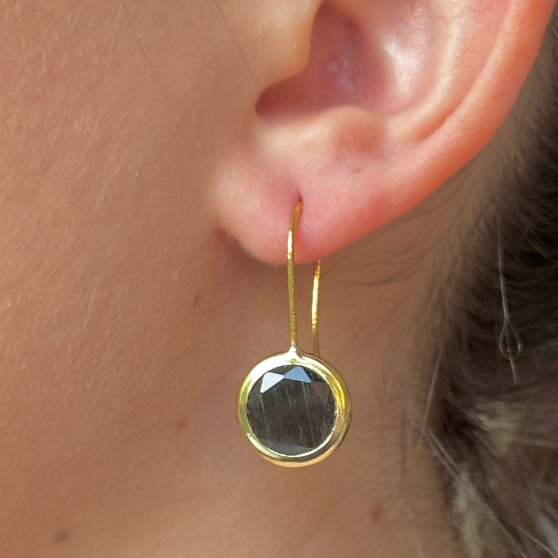 Aretes círculo negro