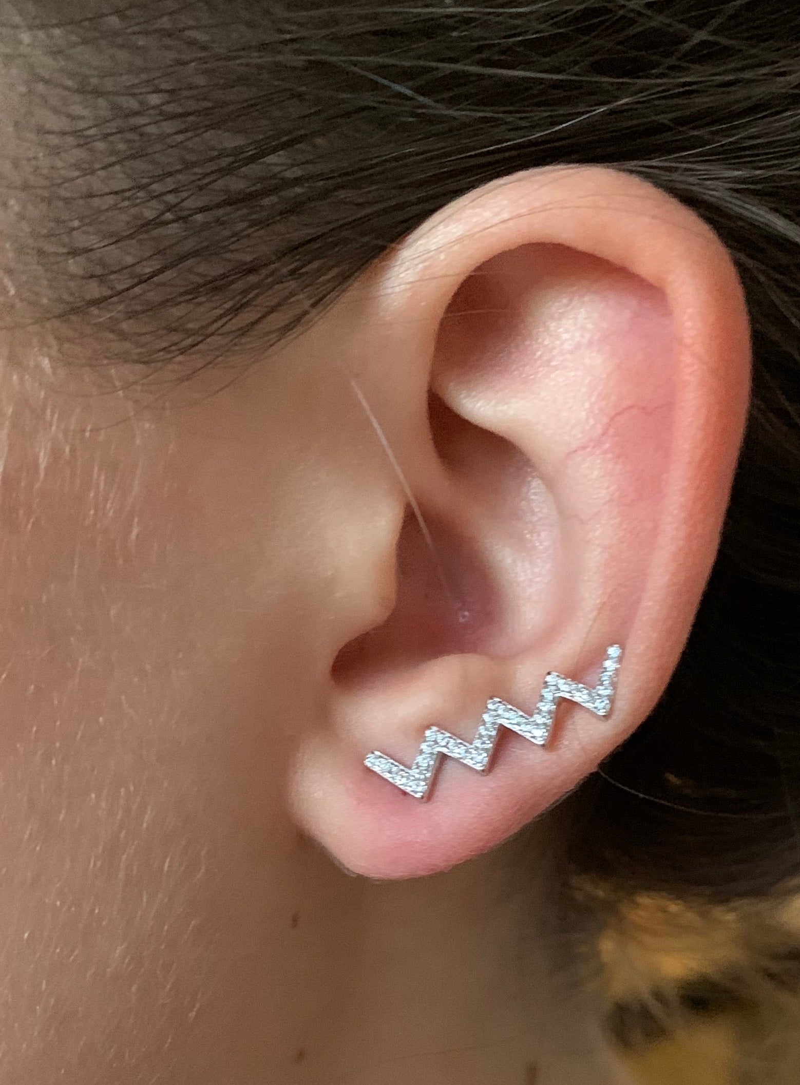 Arete Zigzag ear crawler plata y zirconia